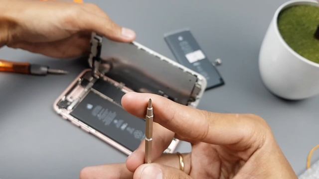Ganti Baterai iPhone 7 Sendiri.SIAPA TAKUT !! смотреть онлайн
