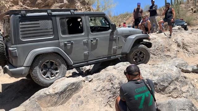 Box Canyon - Waterfall in a stock 2021 Jeep Wrangler Willys. Cactus 4 wheelers Arizona. смотреть онлайн