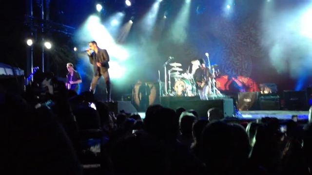 Stone Temple Pilots "Sin" clip at Pontiac Silverdome, August 2012 смотреть онлайн