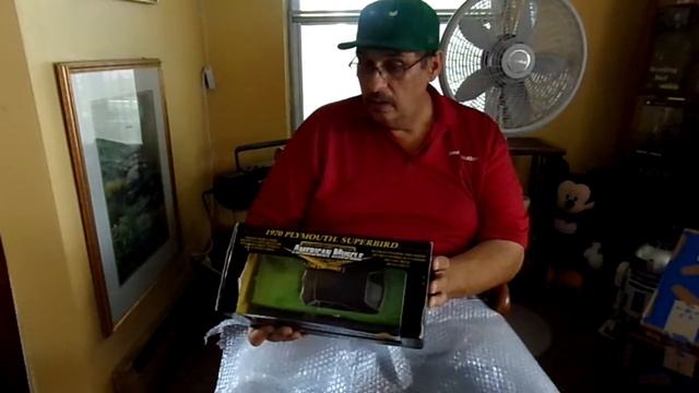 UNBOXING A 1970 PLYMOUTH SUPERBIRD 1:18 SCALE DIECAST смотреть онлайн