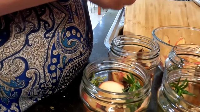 How to Make Sweet and Spicy Apple Pickles. смотреть онлайн