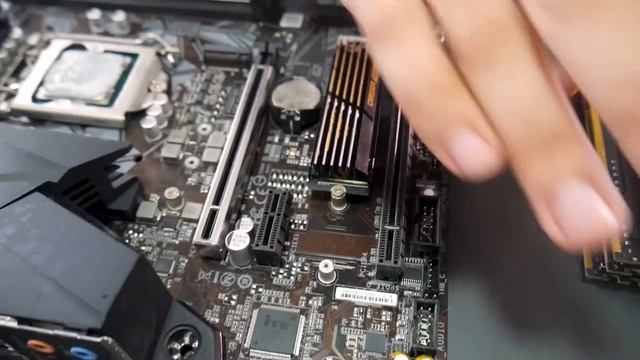 PC DO EDITOR GANHOU UM CORE I9 12900K, DEU DIFERENÇA DO CORE I5? (TESTE PRÁTICO DE RENDERIZAÇÃO) смотреть онлайн