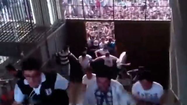 İnönü Veda Maçı - Dostunu Kardeşini Dışarda Bırakmayan Beşiktaşlilar смотреть онлайн