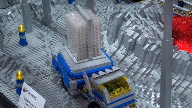 LEGO classic space collaboration – Brickworld Chicago 2015 смотреть онлайн