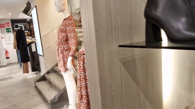 Walking & window shopping around the Mega Fashion Streets of Milan , Italy ! 2022 ❤️🇮🇹 смотреть онлайн