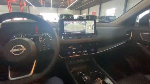 Гибридный Nissan X-Trail 2023 года с технологией e-4ORCE 4WD.