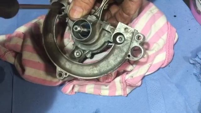 Stihl KM94rc Engine Refurb (Part 2) Fitting New Bearings / Seals etc & Reassembing ⚙️🔧 смотреть онлайн