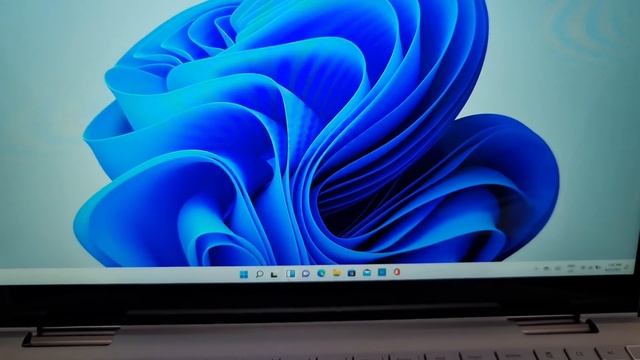 Updating my dell inspiron 15 7000 laptop into Windows 11 смотреть онлайн