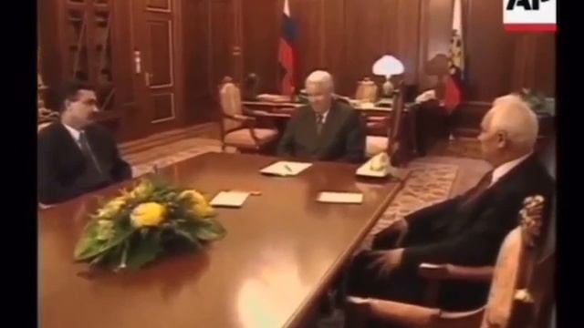 Президент России Борис Ельцин и главы Ингушетии и Осетии Аушев и Галазов. смотреть онлайн