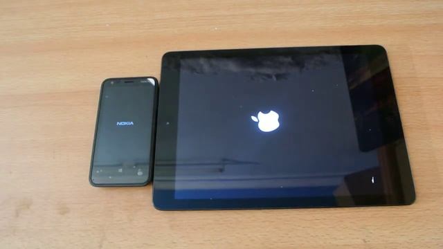 Nokia lumia 620 vs iPad Air - Which is Faster? смотреть онлайн