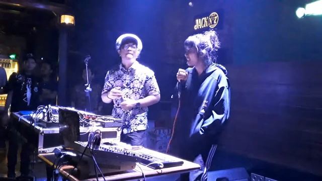 RADIT ECHOMAN X VANNA | LIVE PERFOME ILLUA SOJU BOX смотреть онлайн