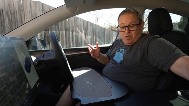 Fold out tray for Tesla Model Y смотреть онлайн