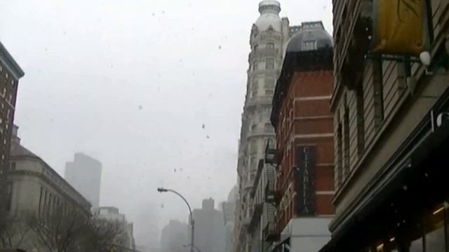 Taking a bite of the big apple! смотреть онлайн