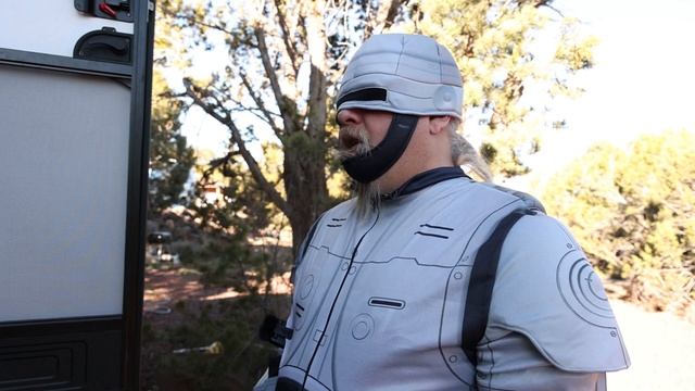 To Protect And Serve SOLAR POWER! [Robocop Parody] смотреть онлайн