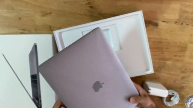 Unboxing - Best Macbook Pro 13 inch: PRICE vs SPECS смотреть онлайн