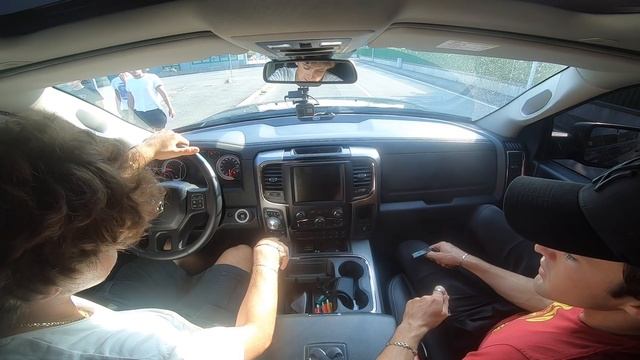 PROVO LA MACCHINA DI MIO FRATELLO / DODGE RAM 1500 😎 смотреть онлайн