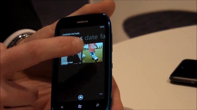 Windows Phone 7 5 Update to Support Multiple SMS Attachments смотреть онлайн