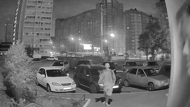 Оренбургские подвыпившие подростки разбили все стекла в подъезде на Салмышской 52 смотреть онлайн