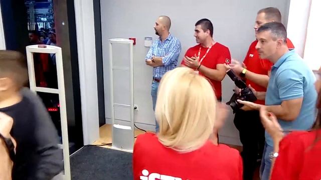 Belgrade Apple Store opening (Premium Reseller) // Otvaranje iStyle prodavnice na Terazijama смотреть онлайн