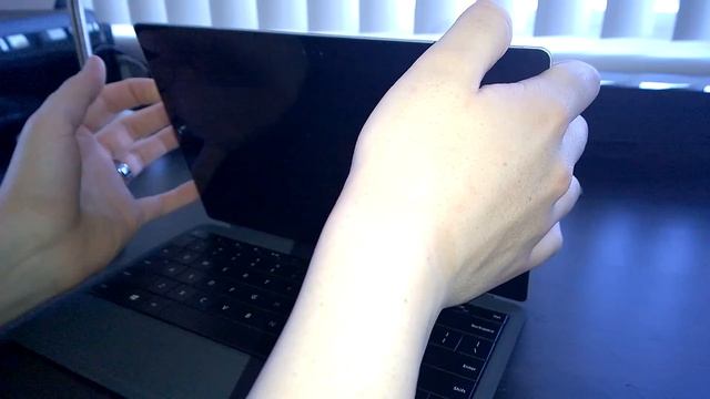 SOLUTION! Why Won't my Surface Turn On? смотреть онлайн
