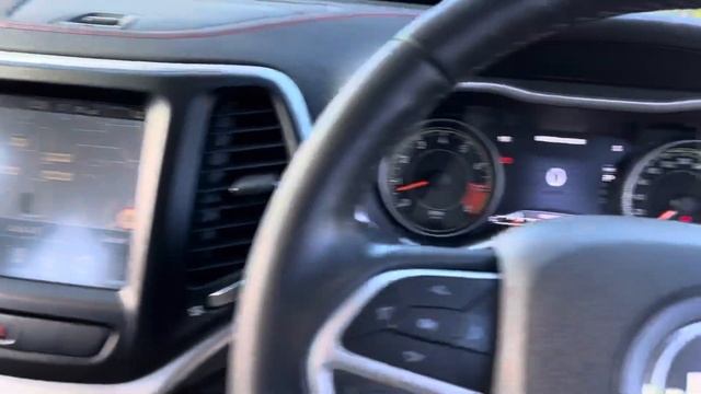 Jeep Cherokee Trailhawk смотреть онлайн