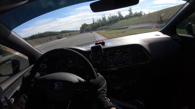 LEON CUPRA 300 // BRNO Okruh // 2:27,7x смотреть онлайн