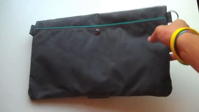 Moop Paperback Bag for iPad 1/2 Review смотреть онлайн