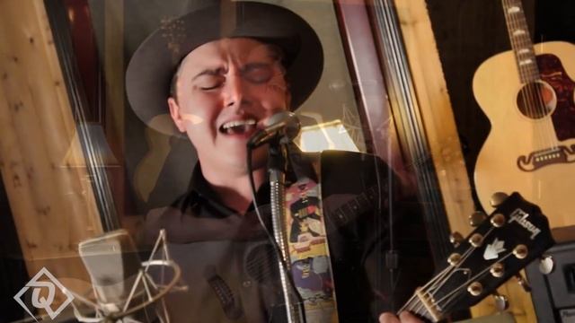 Live From The Q - Johnny Cooper - "Gold Dust Woman" (Fleetwood Mac Cover) смотреть онлайн