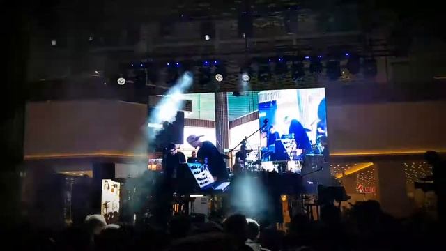 Tesla Boy - Compromise смотреть онлайн