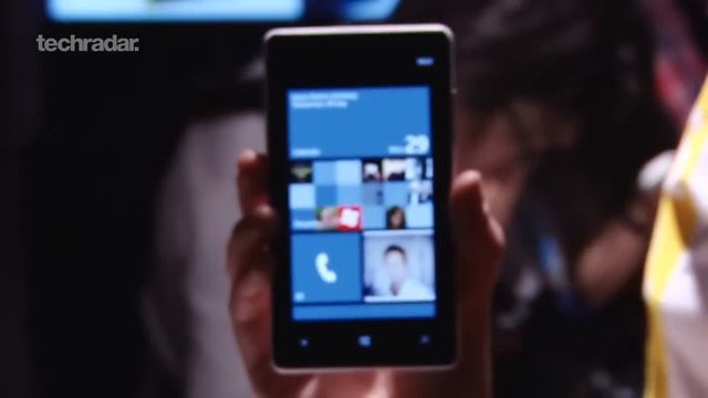 Nokia Lumia 820 Hands on Preview Windows Phone 8 Demo смотреть онлайн