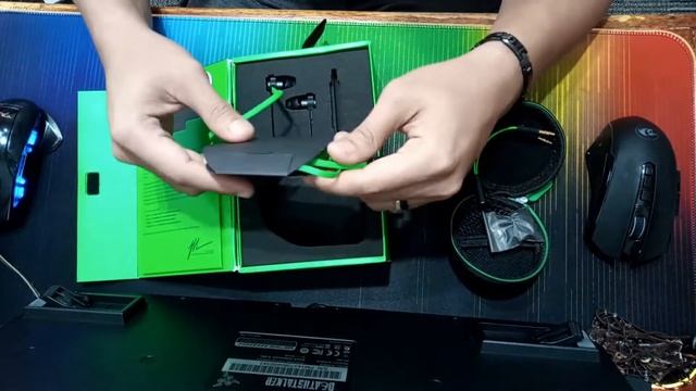 Razer Hammer Head Pro V2 Unboxing смотреть онлайн