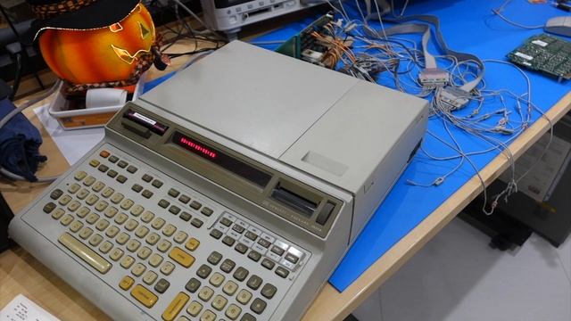 HP 98035 Clock Module Repair-A-Thon - Part 4: getting the ghosts out of the interface boards смотреть онлайн
