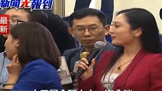 Chinese reporter dramatic eye roll смотреть онлайн
