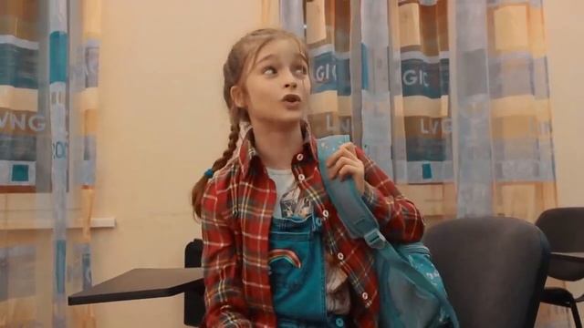 Funny Friends - Обсыпали мукой училку смотреть онлайн