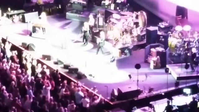 Fleetwood Mac 3 14 19 "Hold Me" XL Center Hartford CT смотреть онлайн
