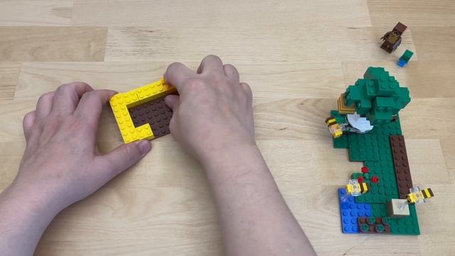 LEGO Minecraft 21241 The Bee Cottage смотреть онлайн