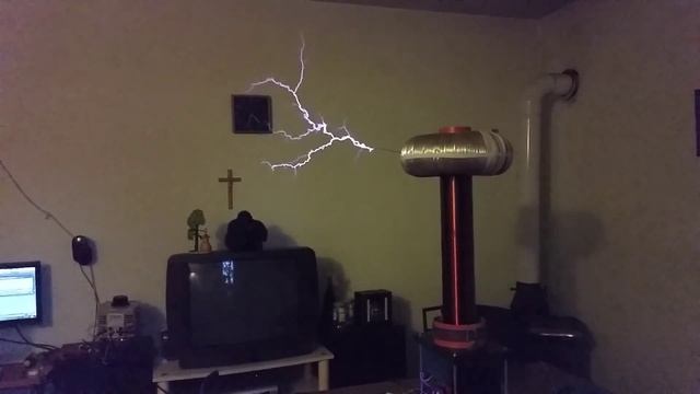 Tesla Coil Music - Sail by Awolnation (High power) смотреть онлайн