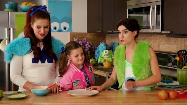Monsters U: Mike Wazowski Apple Snacks смотреть онлайн