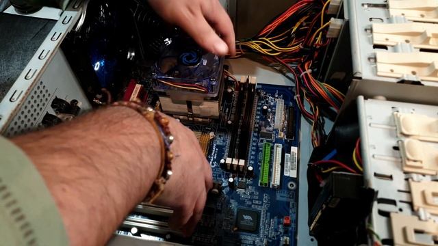 Upgrading the Windows Me Ultimate PC смотреть онлайн