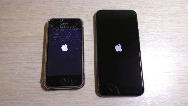 iPhone 2g vs iPhone 11 pro bootanimation. Who is faster? смотреть онлайн