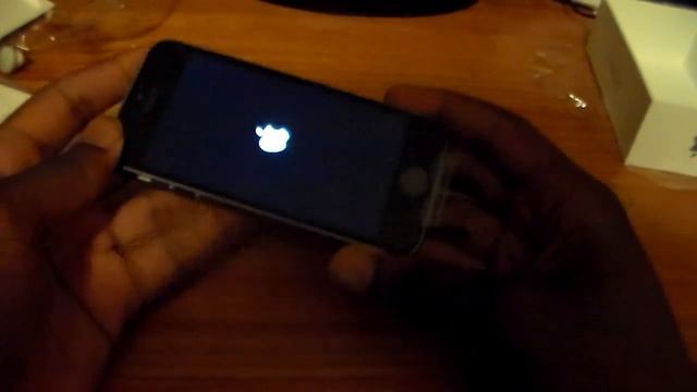 iPhone SE Unboxing смотреть онлайн