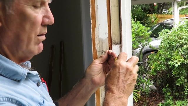 HISTORIC WINDOWS - How To Free Painted Shut Windows! смотреть онлайн
