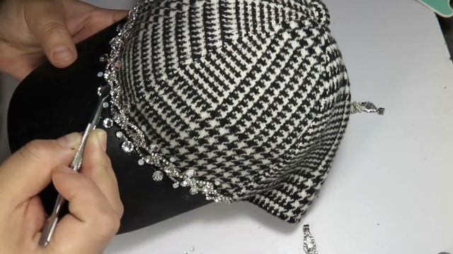 GORRA CON SWAROVSKI смотреть онлайн
