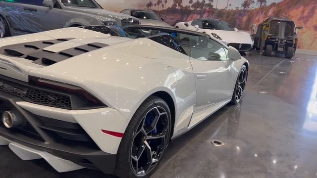 White Lamborghini Huracan EVO Spyder RWD