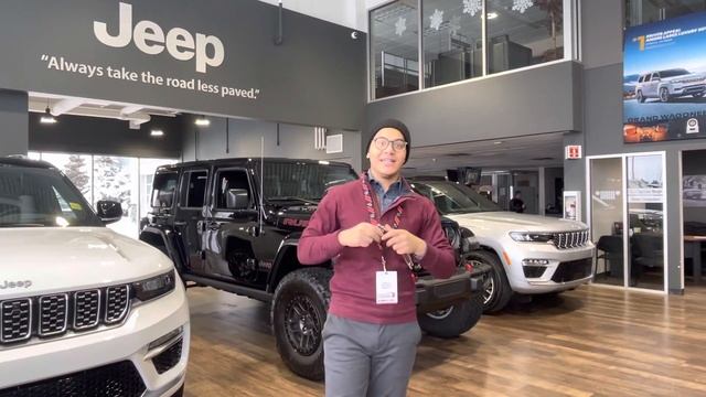 2023 Jeep Grand Cherokee Summit смотреть онлайн