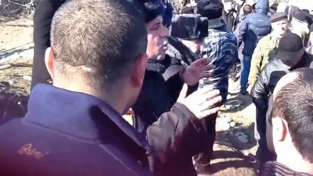 Жители Самура остановили незаконные строительные работы в Самурском лесу. 24 декабря 2013 . Часть 2 смотреть онлайн