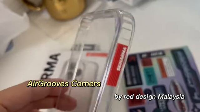 Skinarma Saido Corners Protection Case with DIY Sticker for iphone 14 pro max смотреть онлайн