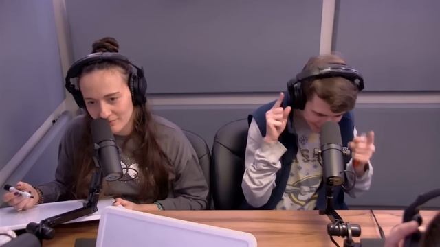 What is Blind Mike's Favorite Color? (Newlyweds) | GaS Games смотреть онлайн