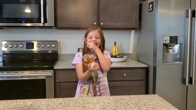 Martinelli's apple juice biting into real apple sound смотреть онлайн