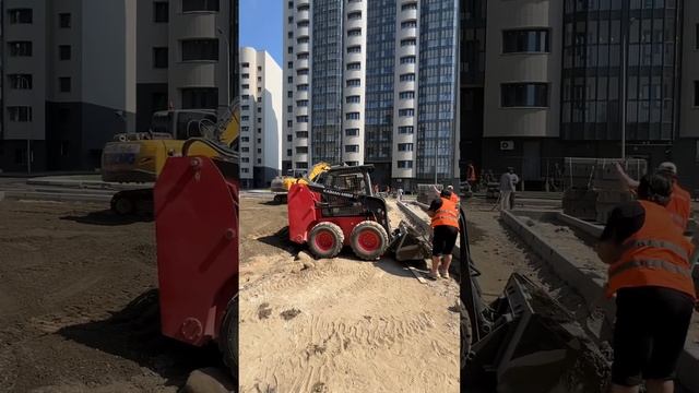 Мини-погрузчик на строительном объекте - незаменимый помощник за 2.8 млн.руб #спецтехника смотреть онлайн
